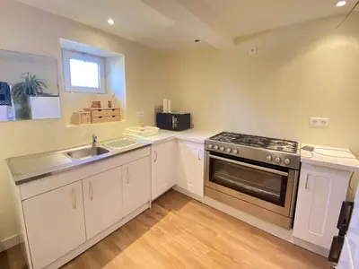 Cuisine ou kitchenette dans l'établissement Apartment in Loctudy by Lodonnec Beach