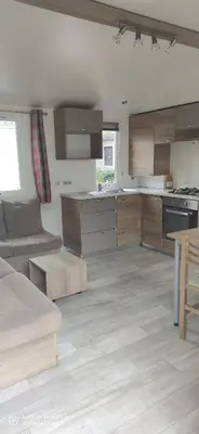 Cuisine ou kitchenette dans l'établissement Domaine de karlann 4Etoiles Mobil-home