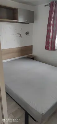 Un ou plusieurs lits dans un hébergement de l'établissement Domaine de karlann 4Etoiles Mobil-home
