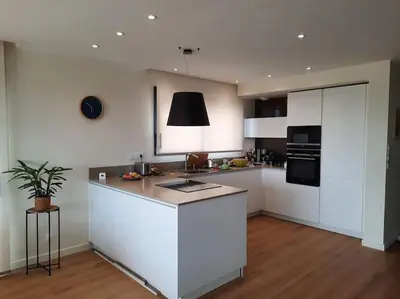 Cuisine ou kitchenette dans l'établissement La Pointe sur l'eau - Vue mer - Piscine intérieure