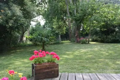 Jardin de l'établissement Gite Le POMMIER