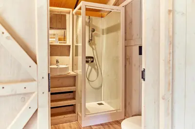 Salle de bains dans l'établissement Glamping Bretagne