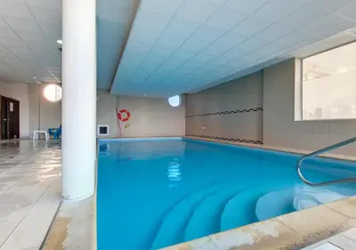 Piscine de l'établissement Charmant appartement vue mer - PLOUGONVELIN ou située à proximité