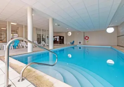 Piscine de l'établissement Charmant appartement vue mer - PLOUGONVELIN ou située à proximité
