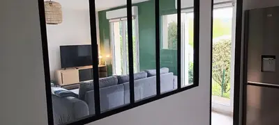 Télévision ou salle de divertissement dans l'établissement Harmonia proche du centre et de Gourvily
