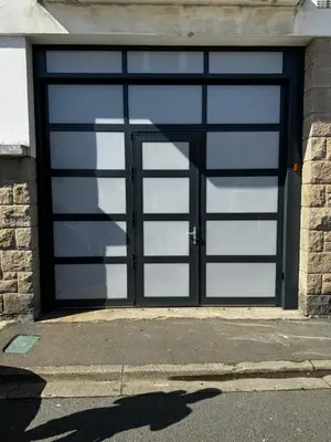 Façade ou entrée de l'établissement L Usine Loft Spa Privé Centre Ville et Parking Privé