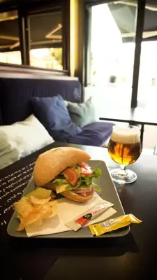Nourriture dans l'hôtel ou à proximité