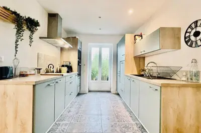 Cuisine ou kitchenette dans l'établissement Ti-hañv - la maison d'été