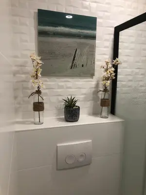 Salle de bains dans l'établissement Charmes de la Forêt