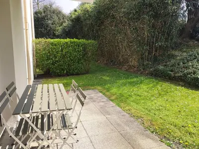 Jardin de l'établissement Appartement avec WIFI, terrasse, jardin à TREBEURDEN Réf - 678