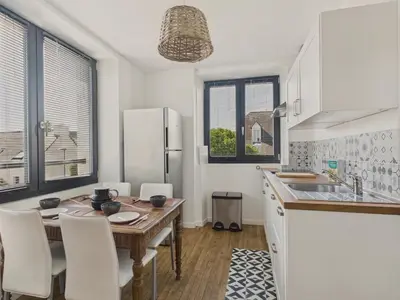 Cuisine ou kitchenette dans l'établissement 400 m plage - Fouesnant Beg Meil - Appart pour 4