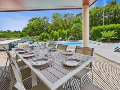 Piscine de l'établissement Jardin et piscine - 1km de la plage de Mousterlin ou située à proximité