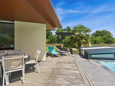 Piscine de l'établissement Jardin et piscine - 1km de la plage de Mousterlin ou située à proximité