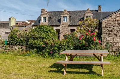 Jardin de l'établissement Gîte du Dolmen