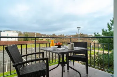 Balcon ou terrasse dans l'établissement Le Jardin des Thermes - Proche Thalasso