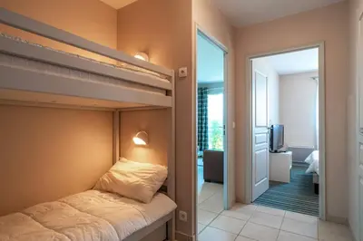 Un ou plusieurs lits dans un hébergement de l'établissement Les Thermes 404 - Appt proche plage avec piscine partagée