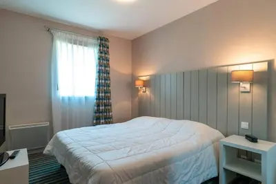 Un ou plusieurs lits dans un hébergement de l'établissement Les Thermes 404 - Appt proche plage avec piscine partagée