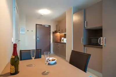 Cuisine ou kitchenette dans l'établissement Les Thermes 500 - Appt avec piscine partagée
