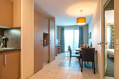 Cuisine ou kitchenette dans l'établissement Les Thermes 500 - Appt avec piscine partagée