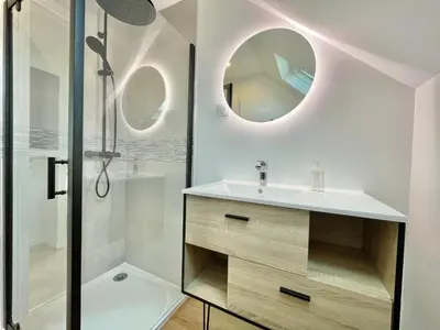 Salle de bains dans l'établissement LE CALLOCH 3D - Standing - Calme - Wifi - Smart TV