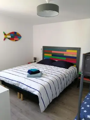 Un ou plusieurs lits dans un hébergement de l'établissement Villa de la plage des Amiets #piscine intérieure privée# les pieds dans l'eau