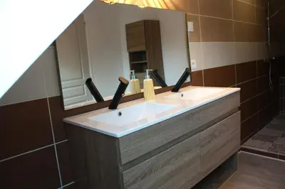 Salle de bains dans l'établissement Ti Guernevez - La Longère