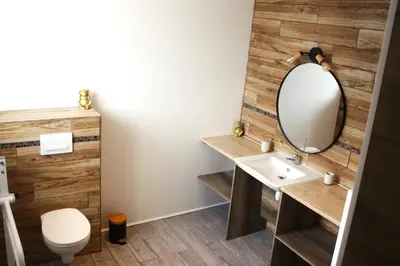 Salle de bains dans l'établissement Ti Guernevez - La Longère