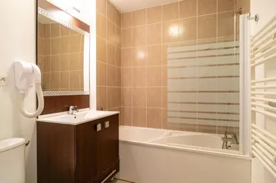 Salle de bains dans l'établissement Liorzh - Appt proche plage idéal pour familles