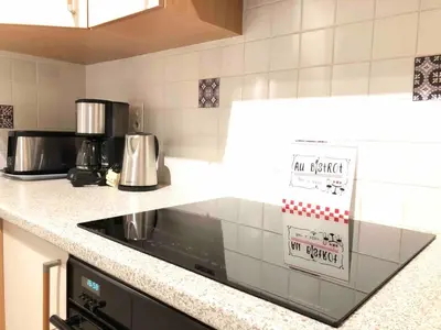 Cuisine ou kitchenette dans l'établissement LE MANOIR - REZ DE CHAUSSEE - PARKING - WIFI - CENTRE VILLE