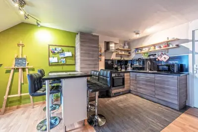 Cuisine ou kitchenette dans l'établissement L'Arvoriad I Hyper centre & 2 chambres