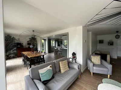 Coin salon dans l'établissement Belle maison proche centre ville et plage (3,5km)