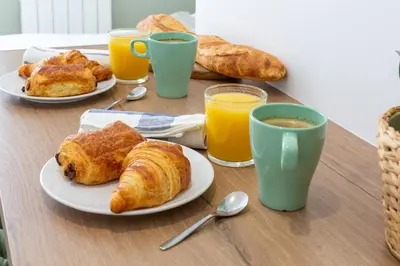 Options de petit-déjeuner proposées aux clients de l'établissement STUDIOS proximité Facs, Clinique Pasteur, Centre
