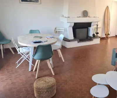 Coin salon dans l'établissement Maison plage de Pors Péron