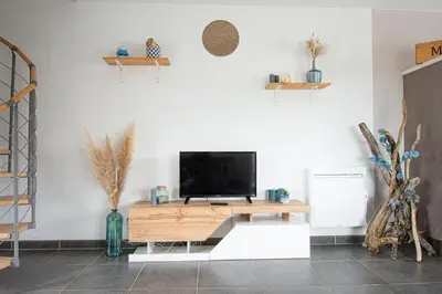 Télévision ou salle de divertissement dans l'établissement Maen Glas I Jacuzzi & Grand domaine