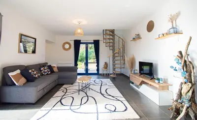 Télévision ou salle de divertissement dans l'établissement Maen Glas I Jacuzzi & Grand domaine