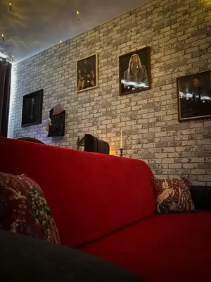 Coin salon dans l'établissement Le Repaire des Sorciers