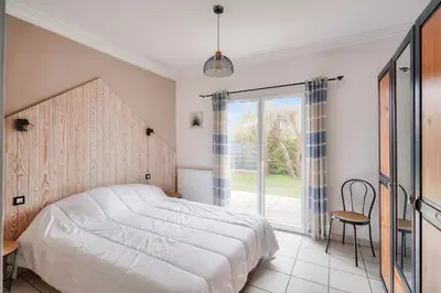 Un ou plusieurs lits dans un hébergement de l'établissement Maison 5 chambres avec accès direct à la plage