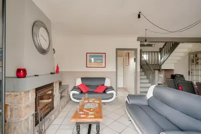 Coin salon dans l'établissement Maison 5 chambres avec accès direct à la plage