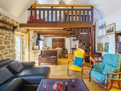 Coin salon dans l'établissement Holiday Home la chaumière de Quélarn by Interhome