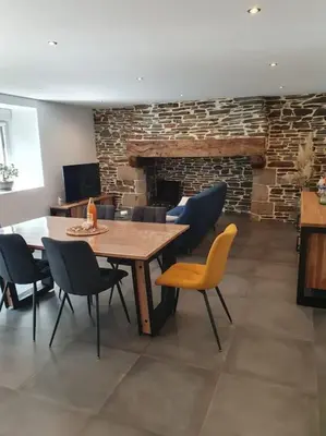 Télévision ou salle de divertissement dans l'établissement Gîte Manoir de Kerlez Plain-pied