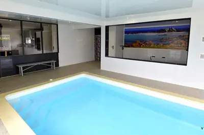 Piscine de l'établissement La villa des amiets, piscine chauffée et à 500 m de la plage ou située à proximité