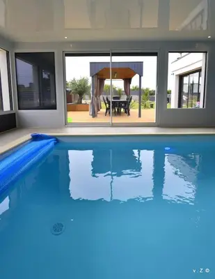 Piscine de l'établissement La villa des amiets, piscine chauffée et à 500 m de la plage ou située à proximité
