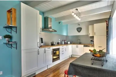 Cuisine ou kitchenette dans l'établissement Maison avec Jardin,Terrasse,bar,baby foot 4-6 pers