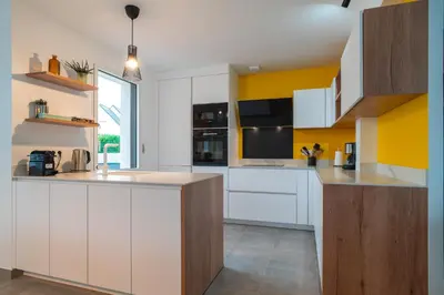 Cuisine ou kitchenette dans l'établissement Ty Melen Glaz - 200m de la plage