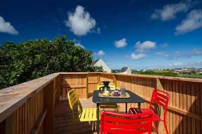 Balcon ou terrasse dans l'établissement Tipoz'Immo - Ti Marin 500m de la plage et restaurant à pied - linge inclus et lits faits - wifi inclus - grande terrasse plein sud - spacieuse - lumineuse