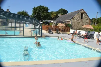 Piscine de l'établissement ZEcamping 3 animé 500m plage piscine couverte dog friendly animations ou située à proximité