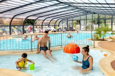 Piscine de l'établissement ZEcamping 4 piscine chauffée club enfant animations animaux acceptés ou située à proximité