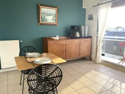 Télévision ou salle de divertissement dans l'établissement Appartement cosy à Bénodet, 4 pers, plage à 260m, parking privé - FR-1-481-151