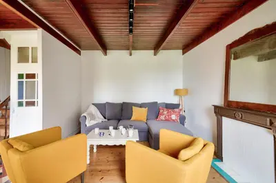 Coin salon dans l'établissement Pays bigouden - Charmante maison en pierre pour 6