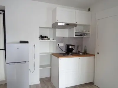 Cuisine ou kitchenette dans l'établissement Appartement à 50m de la plage